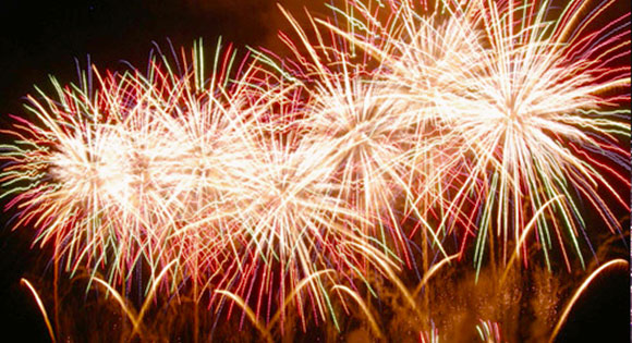 新宿発 西船橋駅発 秋の夜空を彩る熱海海上花火大会 御殿場プレミアム アウトレットでお買い物 御殿場高原ビール飲み放題 食べ放題の夕食付き