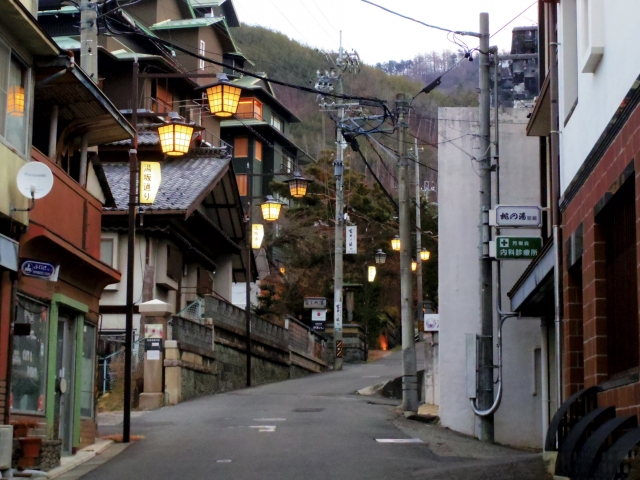 浅間温泉街