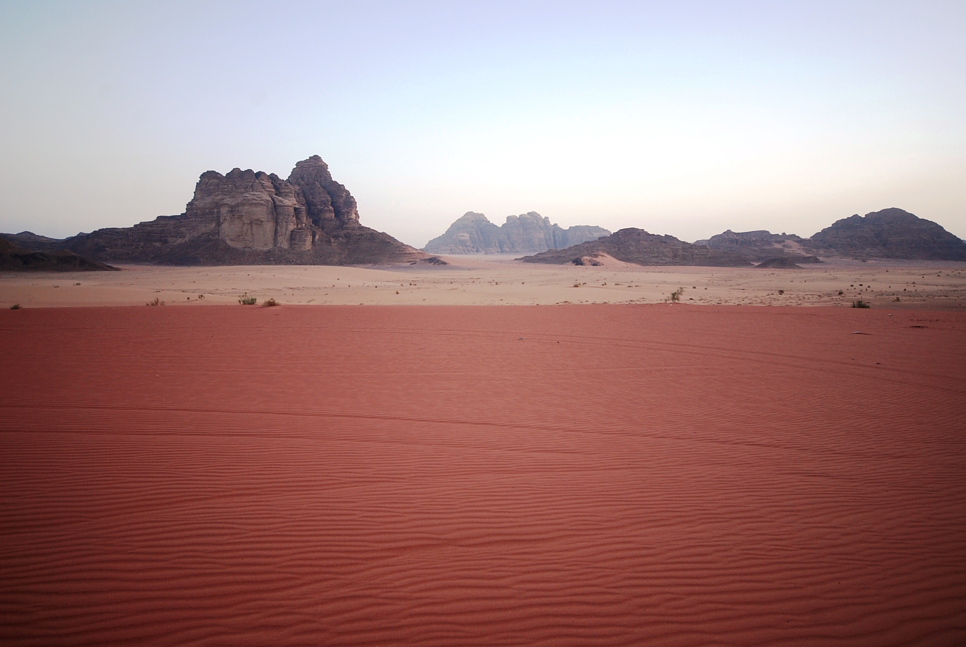 ≪日本語ガイド≫ ○ 赤い砂漠ワディラムでテント泊♪ ヨルダン7日間