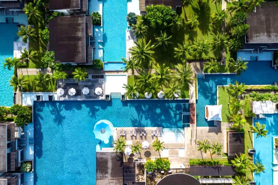 シンガポール航空利用・プライベート送迎車付き ☆ザ ウォーターズ カオラック バイ カタタニ☆アッパープールアクセス（2階・朝食付き）で過ごす カオラック3泊5日｜往路発:午前/復路発:夜