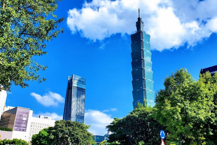 5つ星エアライン ― スターラックス航空で行く、ホテルパパホエールに泊まる台北2泊3日フリープラン（往路発:午後/復路発:選択）