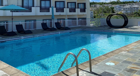 ホテルのプール