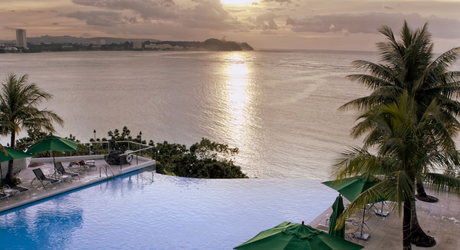 ホテルのプール