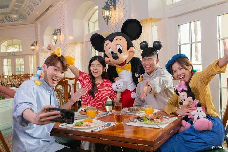 香港ディズニーランドホテルのレストランでのキャラクターグリーティング