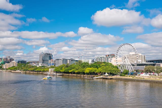 Brisbane city skyline and Brisbane river