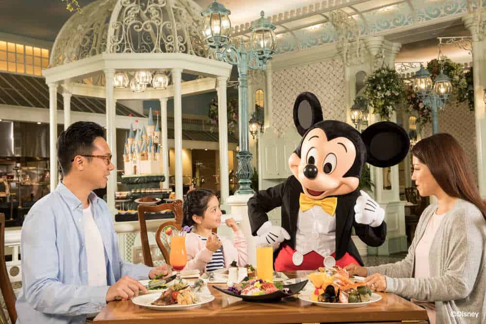 香港ディズニーランドホテルのレストランでのキャラクターグリーティング