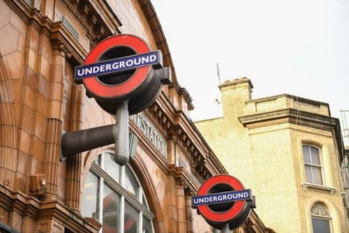 ロンドン地下鉄の標識