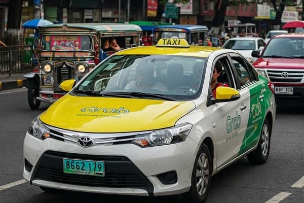 マニラ市内を走るGrabタクシー