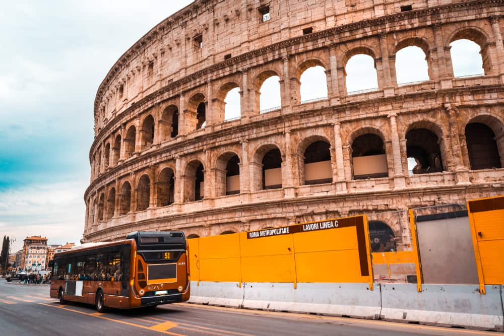 ローマ市内を走るバス