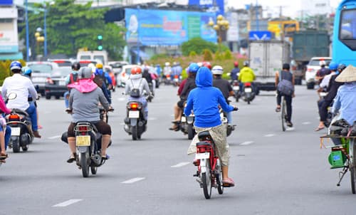 ホーチミン市内を走るバイク