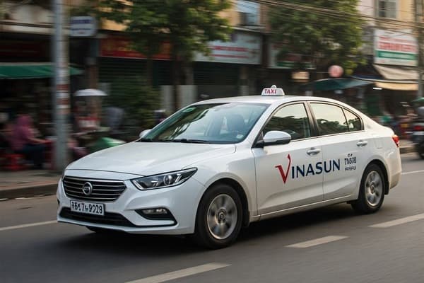 ホーチミン市内を走るタクシー