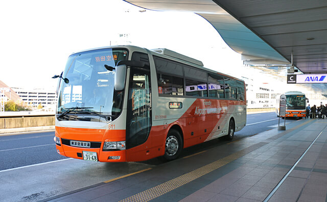 【Meet & Greet + Airport Shuttle】 Airport Concierge + "Limousine Bus