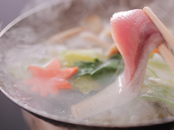 冬の味覚鰤しゃぶを堪能 Jr指定席で行く今が旬のブリを味わう旅 名古屋駅発着 宇奈月温泉 延楽 ご宿泊1泊2日間 食べ歩きクーポン付