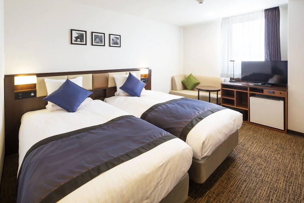 限定列車でお得に金沢 弾丸金沢旅 延泊 周遊 レンタカーアレンジ自由自在 東京駅発着 1泊2日間 往復新幹線利用 ホテルマイステイズ金沢キャッスル ダブル 禁煙 宿泊